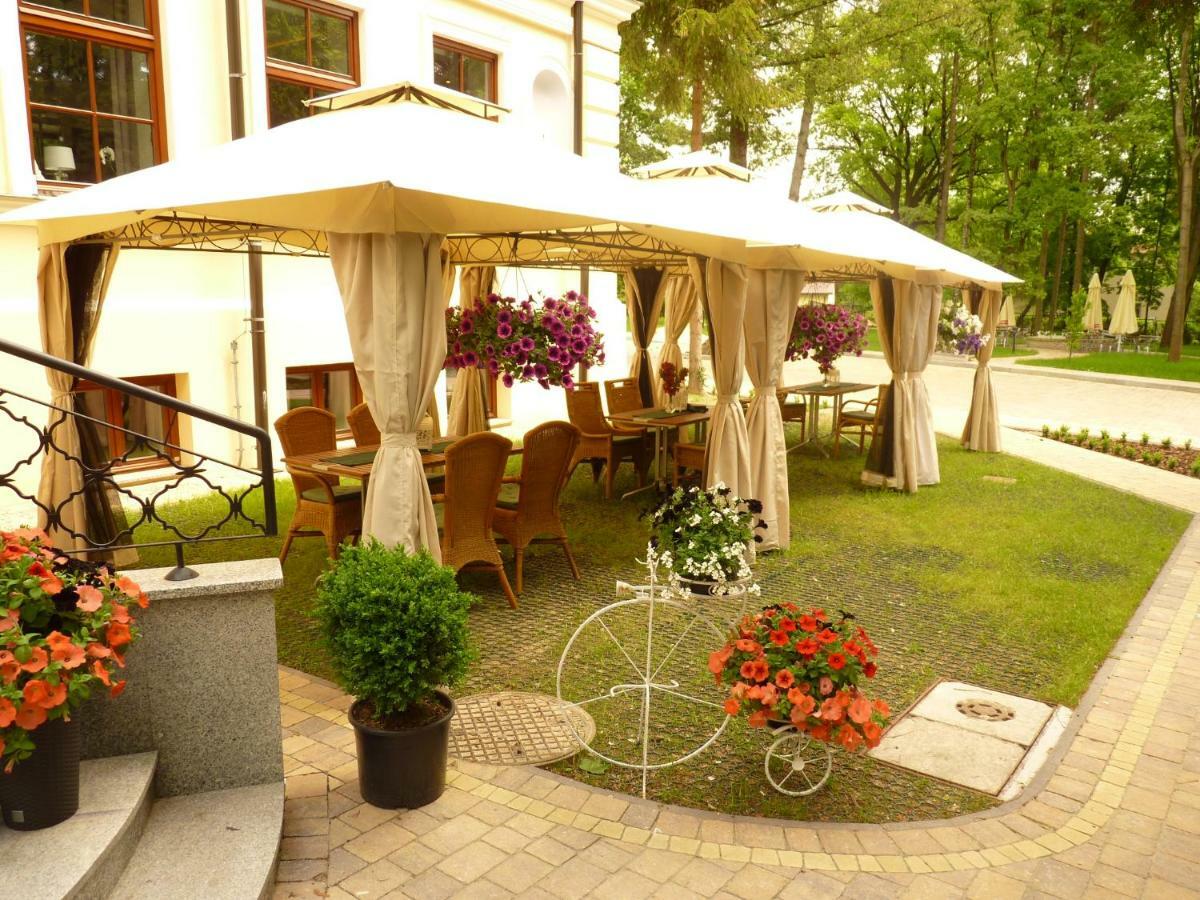 Willa Filiks Restauracja & Pokoje Nałęczów Exterior foto